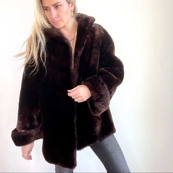 Vintage Jackets & Blazers - Vintage Brown Mob Wife Aesthetic Faux Fur Coat Size Medium to Large